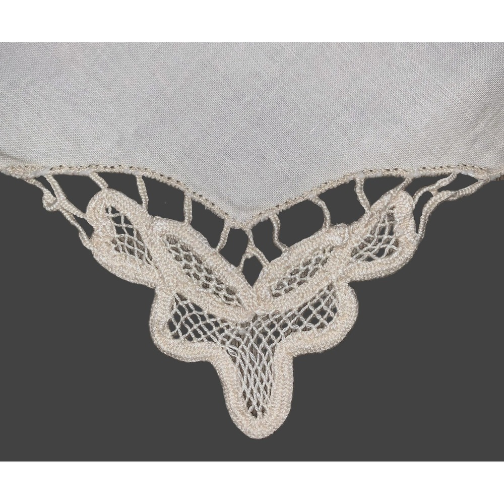 Set of 8 Ecru Linen Napkins Scallop Edge Lace Corner Dinner Luncheon Size 15" sq